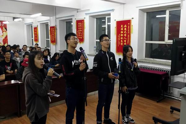 威廉williamhill官网社团联合会举办“喜迎国庆,唱响未来”主题文艺晚会12.jpg 威廉williamhill官网社团联合会举办“喜迎国庆,唱响未来”主题文艺晚会12.jpg
